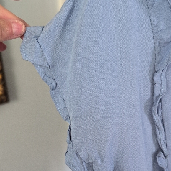Universal Thread Soft Blue Ruffle Blouse NWOT - Picture 5 of 9